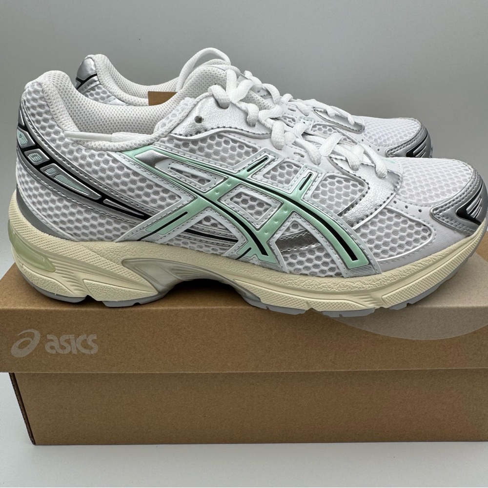 New Women’s ASICS Gel 1130 White and Mint Green Silver Athletic Shoes size 7